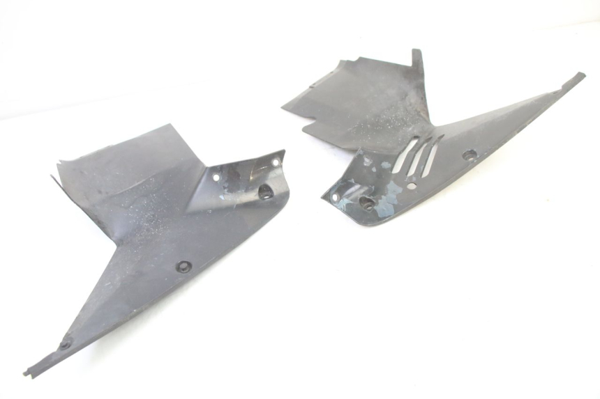 photo de JONCTION CARENAGE AVANT INF HONDA ST PAN EUROPEAN 1300 (2002 - 2013) - Autre angle de vue