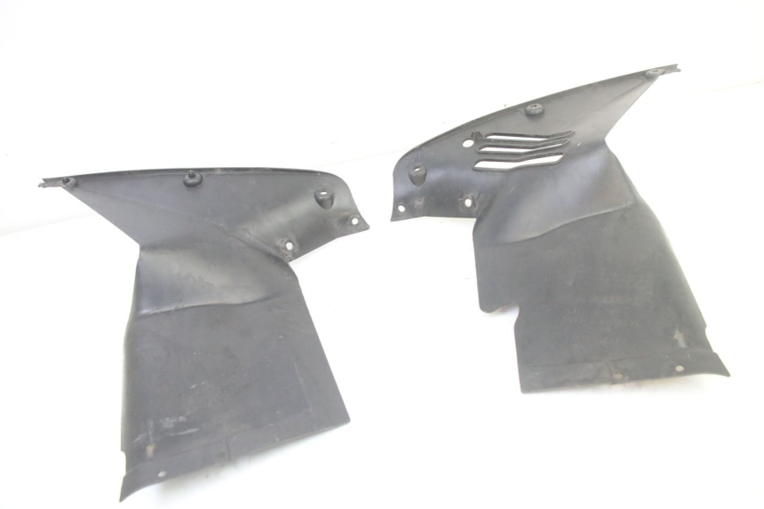 photo de JONCTION CARENAGE AVANT INF HONDA ST PAN EUROPEAN 1300 (2002 - 2013) - Points de fixation