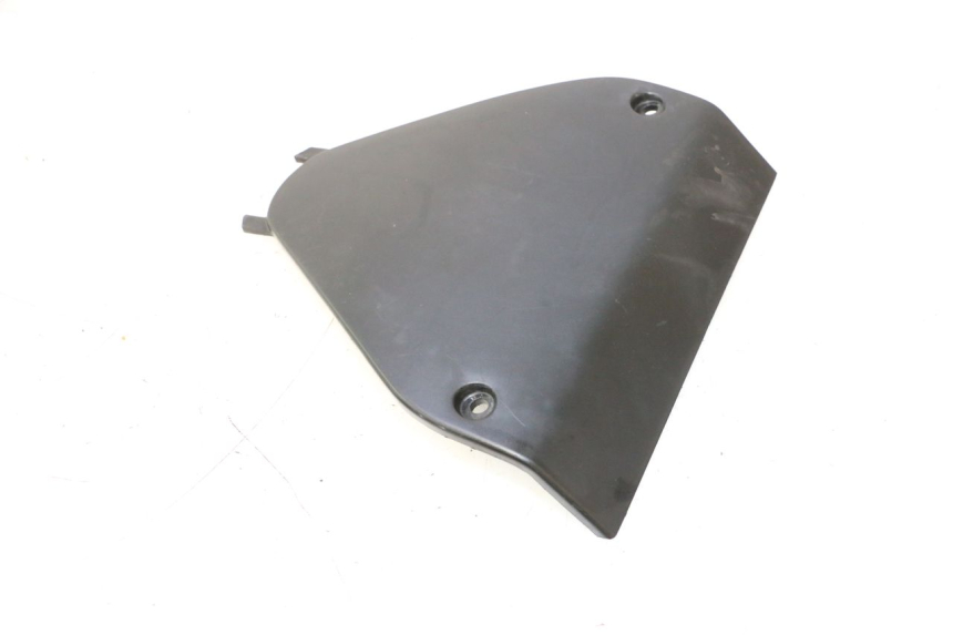 photo de JONCTION CARENAGE AVANT INF HONDA ST PAN EUROPEAN 1100 (1990 - 2002) - Gros plan technique