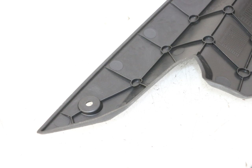 photo de JONCTION CARENAGE AVANT INF PEUGEOT STREETZONE I NAKED 2T 50 (2018 - 2020) - Pièce contrôlée