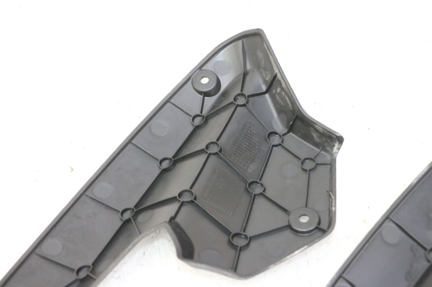 photo de JONCTION CARENAGE AVANT INF PEUGEOT STREETZONE I NAKED 2T 50 (2018 - 2020) - Marquages et références