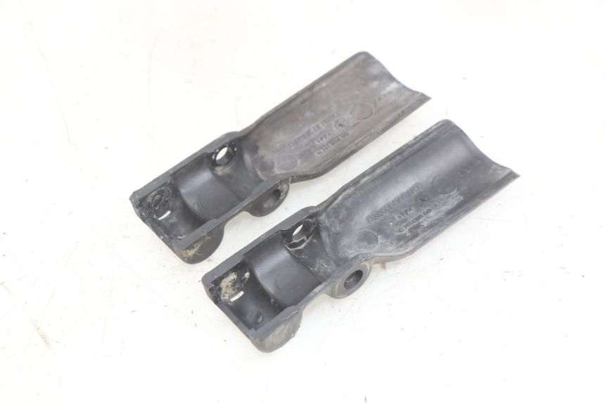 photo de JONCTION CARENAGE AVANT INF PEUGEOT TREKKER 50 (1998 - 2004) - Détail de la pièce