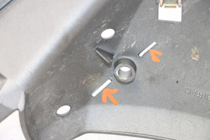 photo de JONCTION CARENAGE AVANT INF PEUGEOT TREKKER 50 (1995 - 2004) - Autre angle de vue