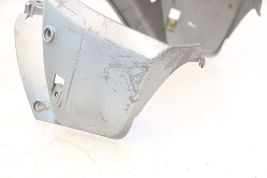 photo de JONCTION CARENAGE AVANT INF PEUGEOT TREKKER 50 (1995 - 2004) - Points de fixation