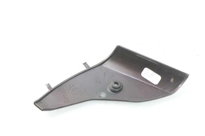 photo de JONCTION CARENAGE AVANT INF PIAGGIO VESPA LX IE 125 (2010 - 2012) - Détail de la pièce