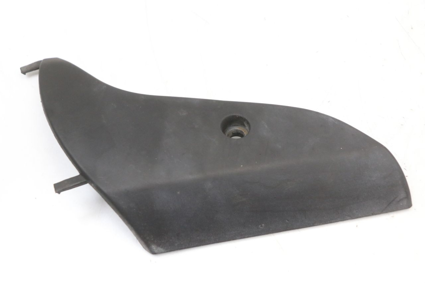 photo de JONCTION CARENAGE AVANT INF PIAGGIO VESPA S 2T 50 (2007 - 2014) - Détail de la pièce