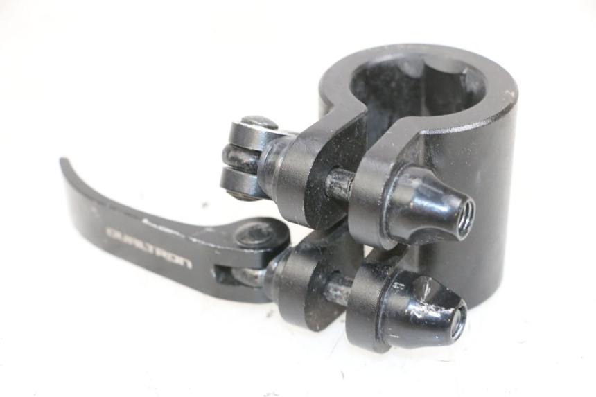 photo de JONCTION CARENAGE AVANT INF DUALTRON VICTOR LIMITED 1 - Gros plan technique