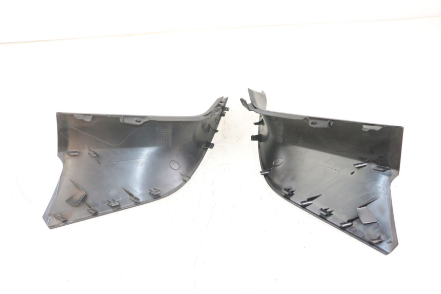 photo de JONCTION CARENAGE AVANT INF YAMAHA XMAX X-MAX ABS 125 (2017 - 2020) - Détail de la pièce