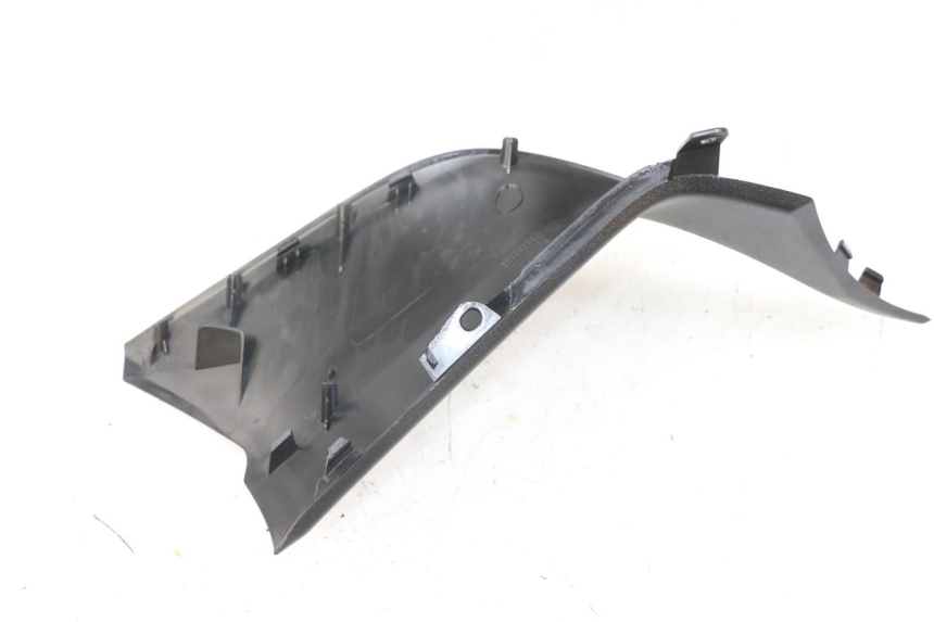 photo de JONCTION CARENAGE AVANT INF YAMAHA XMAX X-MAX ABS 125 (2017 - 2020) - Autre angle de vue