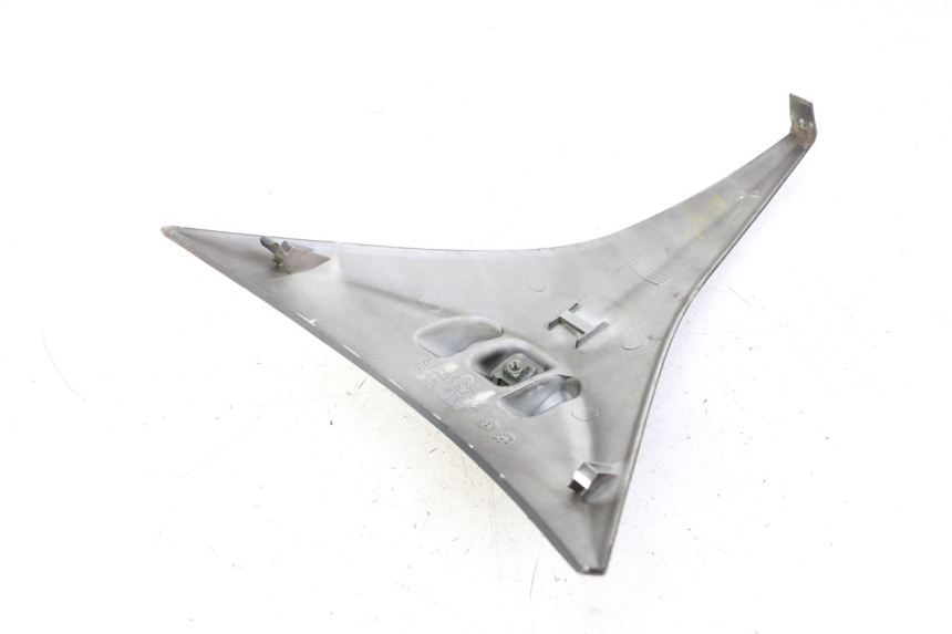 photo de JONCTION CARENAGE AVANT KYMCO DINK STREET 125 (2009 - 2014) - Gros plan technique