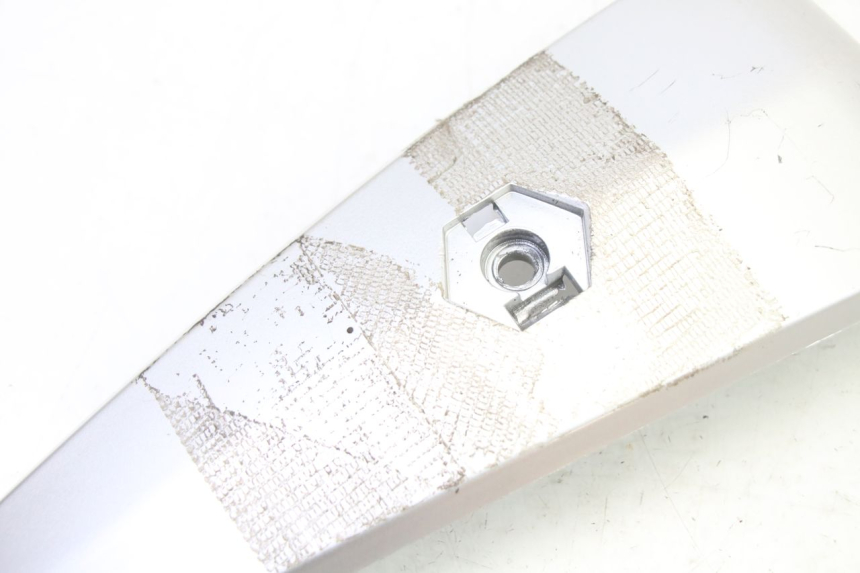 photo de JONCTION CARENAGE AVANT PIAGGIO LIBERTY 4T 50 (2009 - 2015) - Détail de la pièce