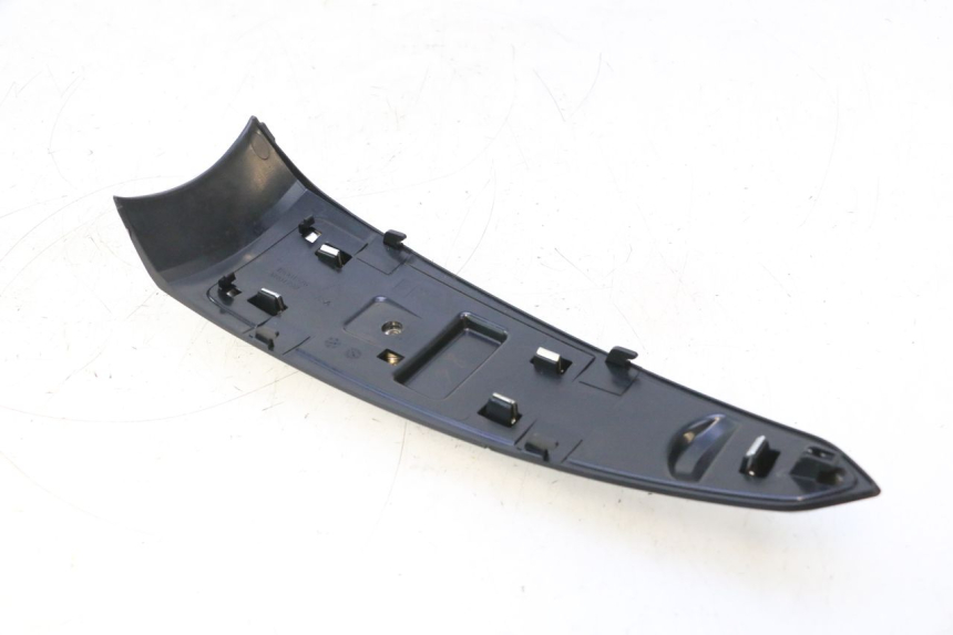 photo de JONCTION CARENAGE AVANT PIAGGIO LIBERTY IGET 4T 50 (2015 - 2020) - Zoom état d’usage
