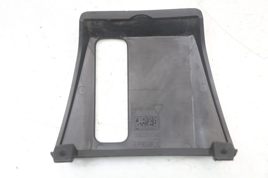 photo de JONCTION CARENAGE AVANT PIAGGIO MP3 HPE 350 (2018 - 2020) - Gros plan technique