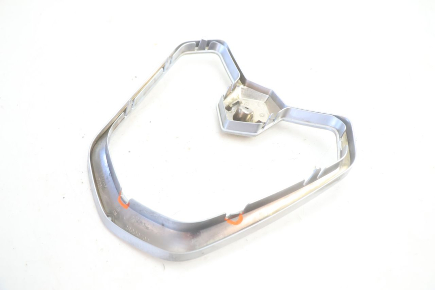 photo de JONCTION CARENAGE AVANT PIAGGIO MP3 500 (2016 - 2018) - Autre angle de vue