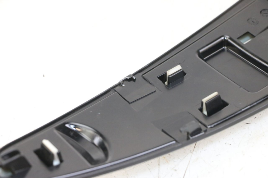 photo de JONCTION CARENAGE AVANT PIAGGIO LIBERTY IGET 4T 50 (2021 - 2025) - Détail de la pièce