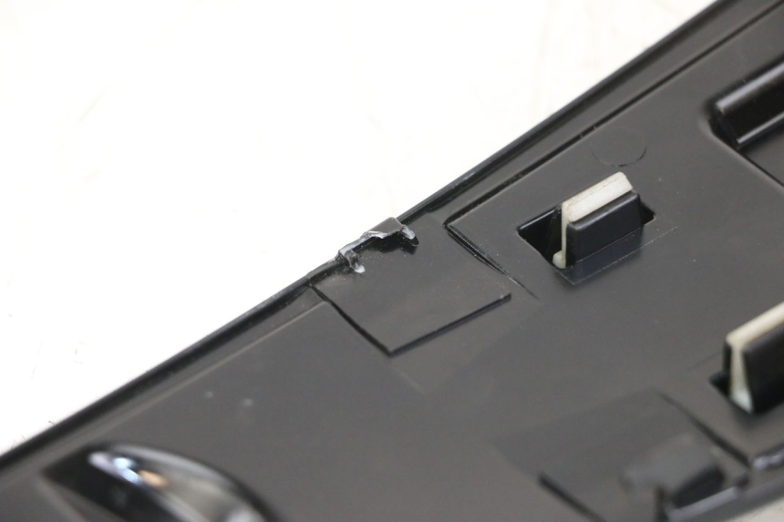 photo de JONCTION CARENAGE AVANT PIAGGIO LIBERTY IGET 4T 50 (2021 - 2025) - Zoom état d’usage