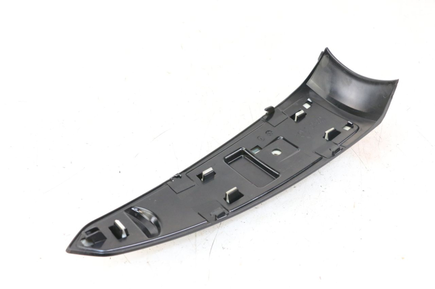 photo de JONCTION CARENAGE AVANT PIAGGIO LIBERTY IGET 4T 50 (2021 - 2025) - Autre angle de vue