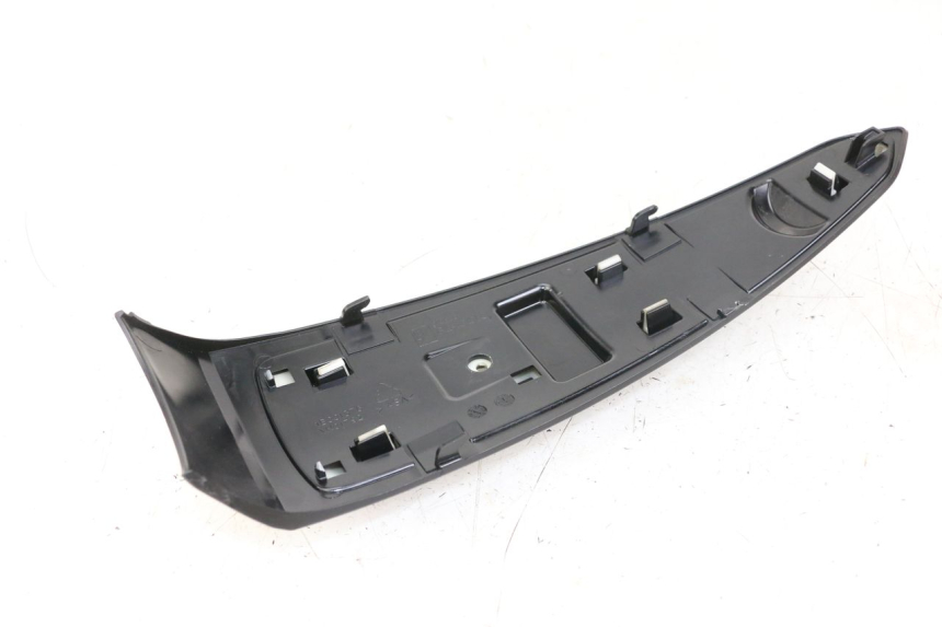 photo de JONCTION CARENAGE AVANT PIAGGIO LIBERTY IGET 4T 50 (2021 - 2025) - Gros plan technique