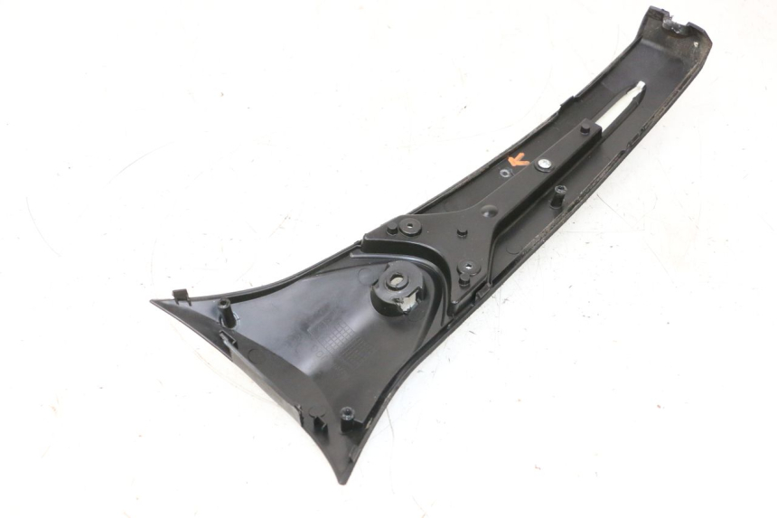 photo de JONCTION CARENAGE AVANT JM MOTORS SANTANA 50 (2014 - 2023) - Gros plan technique