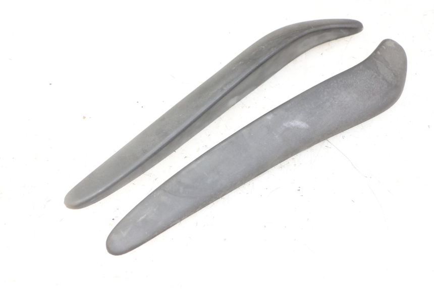 photo de JONCTION CARENAGE AVANT APRILIA SCARABEO GT TOURING 125 (1999 - 2005) - Gros plan technique