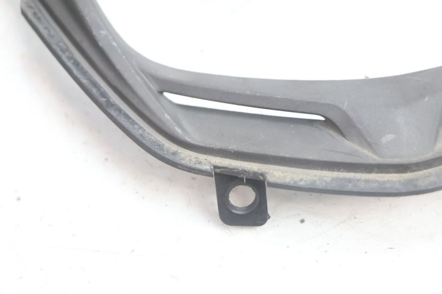 photo de JONCTION CARENAGE AVANT APRILIA SR 2T 50 (2012 - 2017) - Gros plan technique