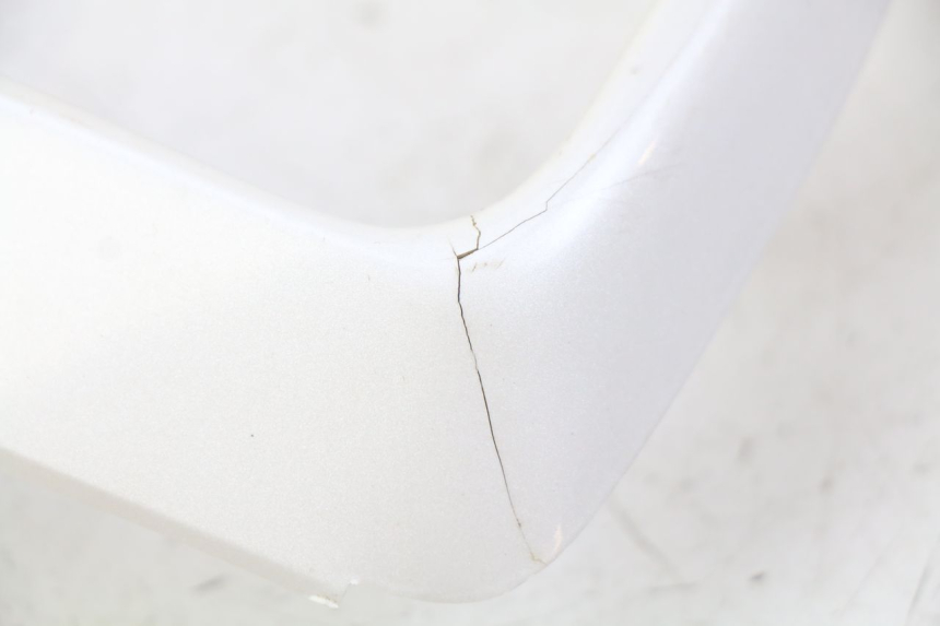 photo de JONCTION CARENAGE AVANT SUP SUZUKI CP 80 (1985 - 1996) - Gros plan technique