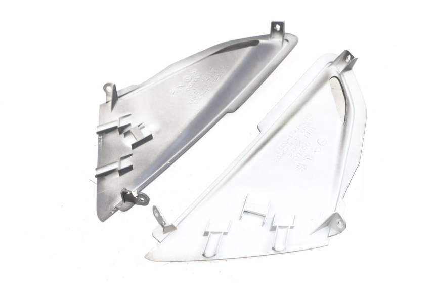 photo de JONCTION CARENAGE AVANT SUP KYMCO DINK STREET 125 (2009 - 2014) - Détail de la pièce