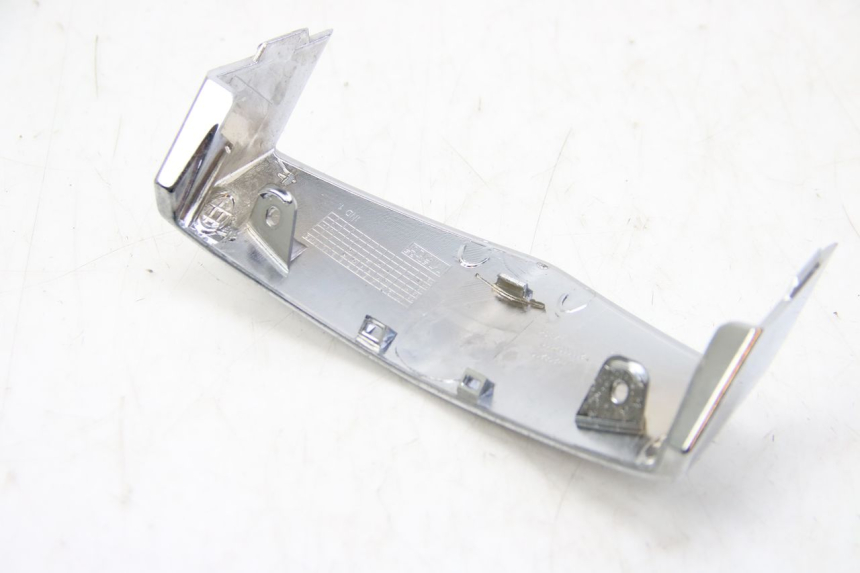 photo de JONCTION CARENAGE AVANT SUP PEUGEOT E-VIVACITY 1 (2012 - 2018) - Zoom état d’usage