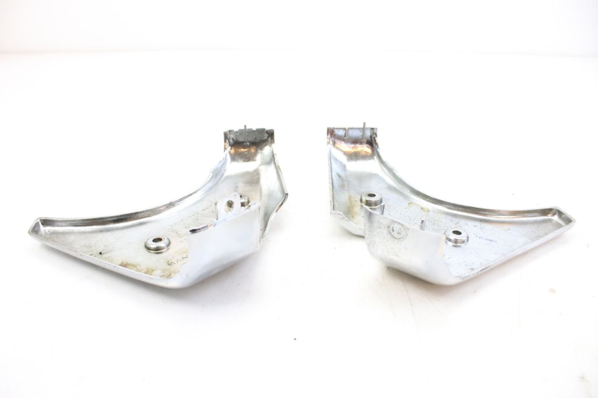 photo de JONCTION CARENAGE AVANT SUP SYM HUSKY 125 (1999 - 2005) - Gros plan technique