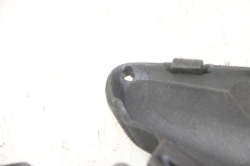 photo de JONCTION CARENAGE AVANT SUP PIAGGIO IE MP3 YOURBAN 300 (2011 - 2016) - Autre angle de vue