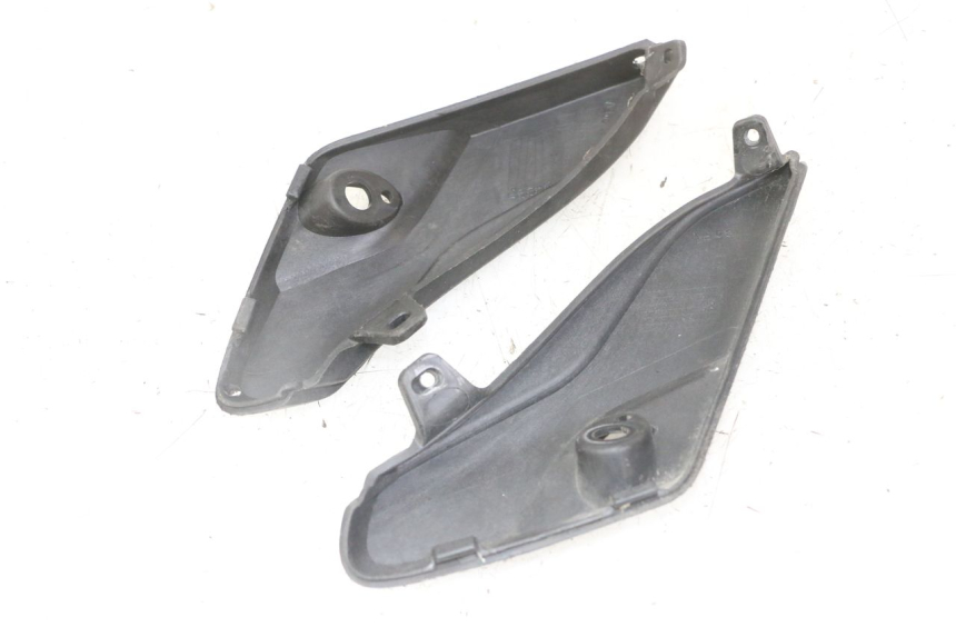 photo de JONCTION CARENAGE AVANT SUP PIAGGIO IE MP3 YOURBAN 300 (2011 - 2016) - Gros plan technique