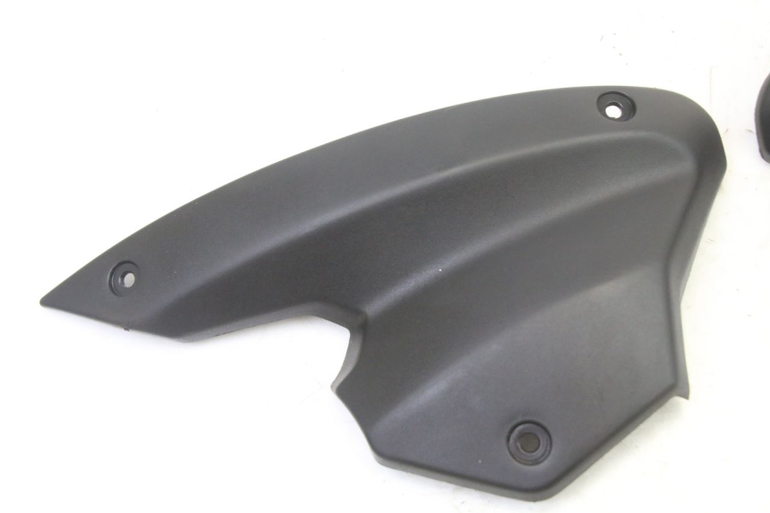 photo de JONCTION CARENAGE AVANT SUP PEUGEOT KISBEE 4T 50 (2018 - 2022) - Détail de la pièce