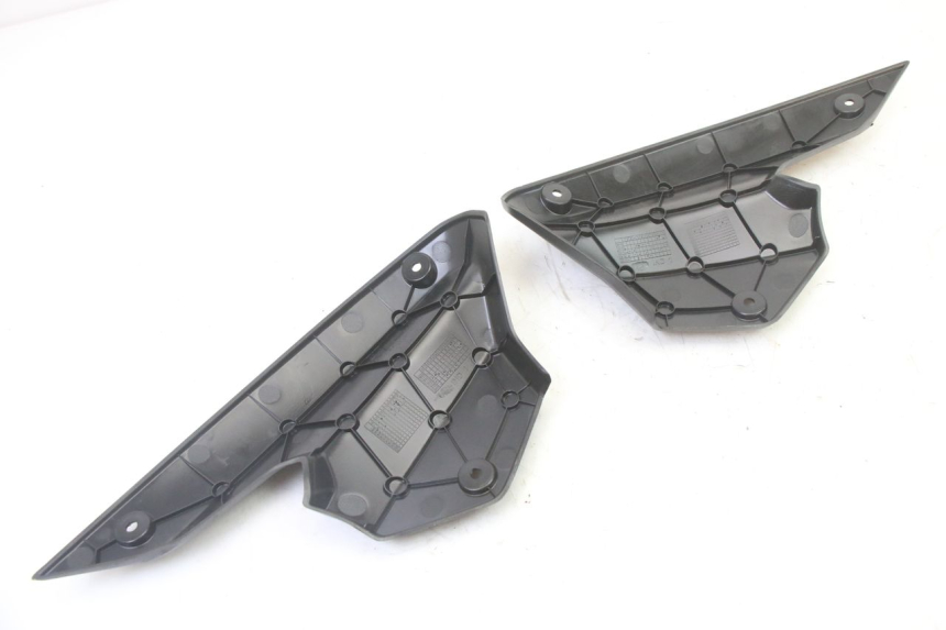 photo de JONCTION CARENAGE AVANT SUP PEUGEOT KISBEE 4T 50 (2018 - 2022) - Gros plan technique