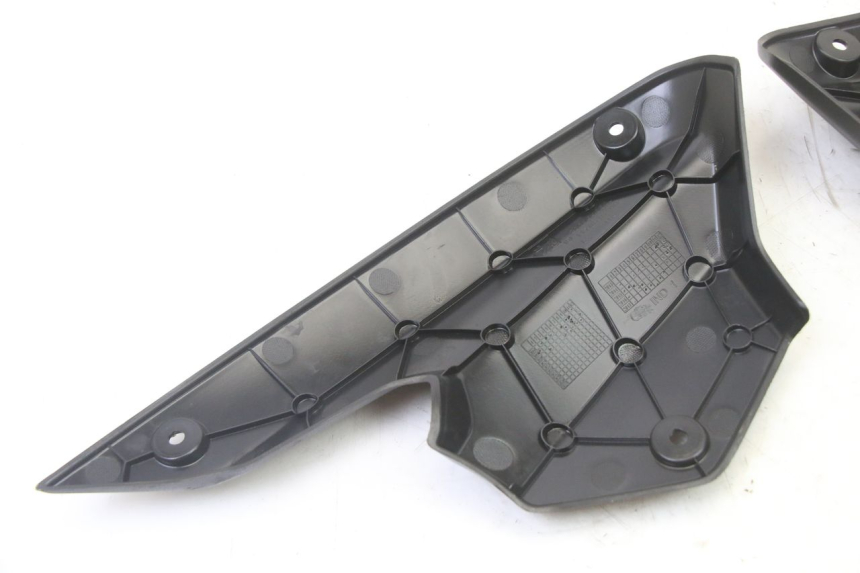 photo de JONCTION CARENAGE AVANT SUP PEUGEOT KISBEE 4T 50 (2018 - 2022) - Vue d’ensemble