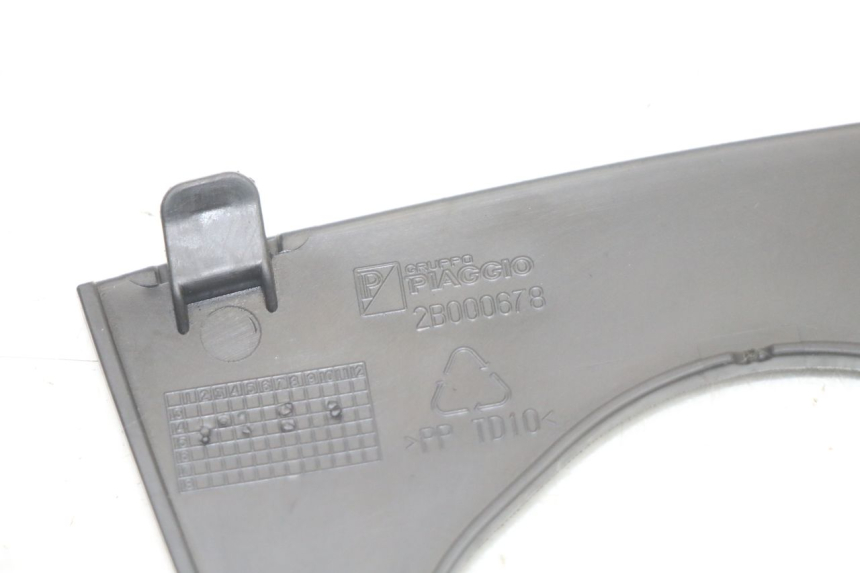 photo de JONCTION CARENAGE AVANT SUP PIAGGIO MP3 500 (2014 - 2017) - Gros plan technique