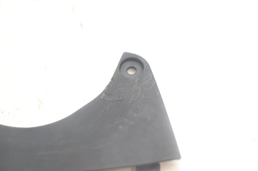 photo de JONCTION CARENAGE AVANT SUP PIAGGIO MP3 500 (2016 - 2018) - Zoom état d’usage