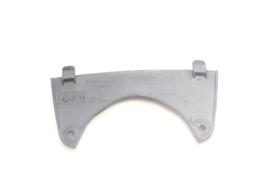 photo de JONCTION CARENAGE AVANT SUP PIAGGIO MP3 500 (2016 - 2018) - Autre angle de vue