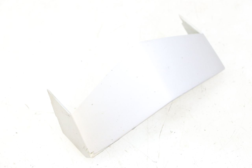 photo de JONCTION CARENAGE AVANT SUP PEUGEOT VIVACITY 125 (2010 - 2017) - Gros plan technique