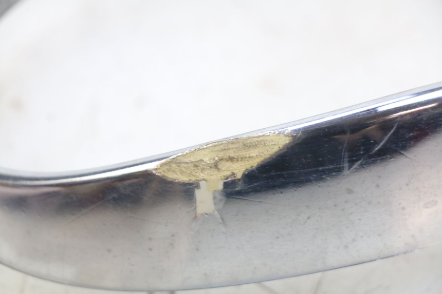 photo de JONCTION CARENAGE AVANT SUP APRILIA SCARABEO 100 (2003 - 2012) - Gros plan technique