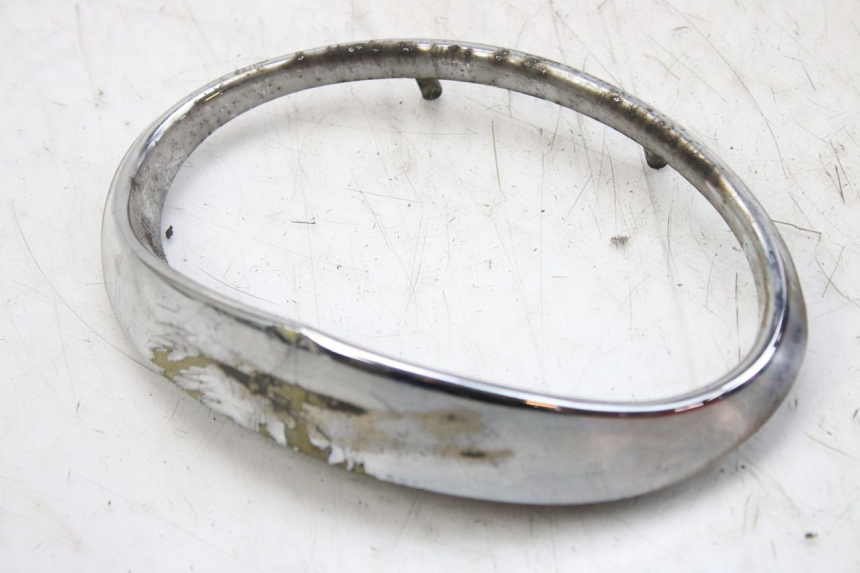 photo de JONCTION CARENAGE AVANT SUP APRILIA SCARABEO 100 (2003 - 2012) - Gros plan technique