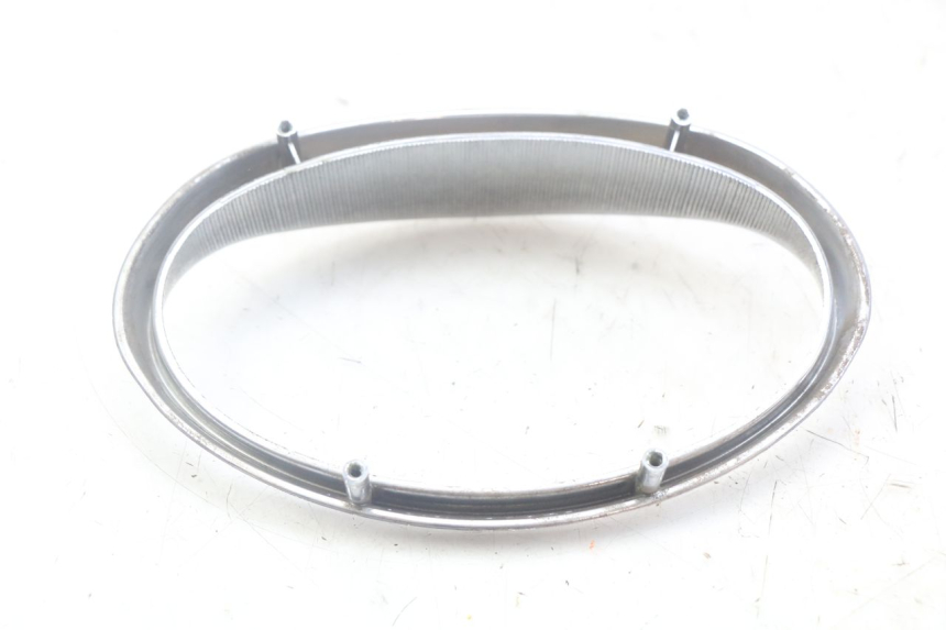 photo de JONCTION CARENAGE AVANT SUP APRILIA SCARABEO 100 (2003 - 2012) - Détail de la pièce