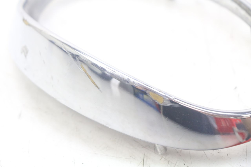 photo de JONCTION CARENAGE AVANT SUP APRILIA SCARABEO 100 (2003 - 2012) - Gros plan technique