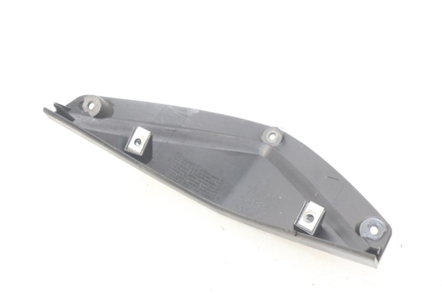 photo de JONCTION CARENAGE AVANT SUP APRILIA SR 2T 50 (2012 - 2017) - Détail de la pièce