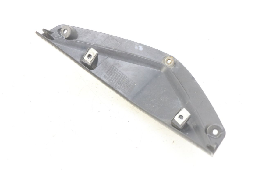 photo de JONCTION CARENAGE AVANT SUP APRILIA SR 2T 50 (2012 - 2017) - Détail de la pièce