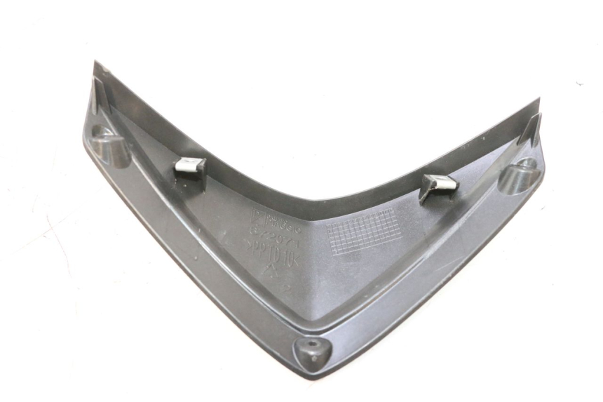 photo de JONCTION CARENAGE AVANT SUP APRILIA SR MOTARD 50 (2012 - 2018) - Zoom état d’usage