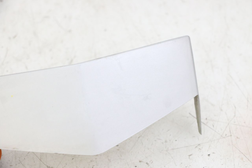 photo de JONCTION CARENAGE AVANT SUP PEUGEOT VIVACITY NEW 2T 50 (2008 - 2017) - Détail de la pièce