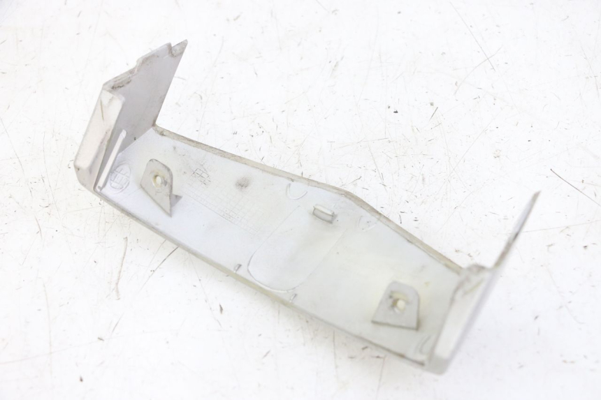 photo de JONCTION CARENAGE AVANT SUP PEUGEOT VIVACITY NEW 2T 50 (2008 - 2017) - Zoom état d’usage