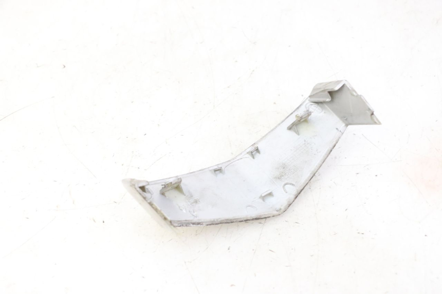 photo de JONCTION CARENAGE AVANT SUP PEUGEOT VIVACITY NEW 2T 50 (2008 - 2017) - Détail de la pièce