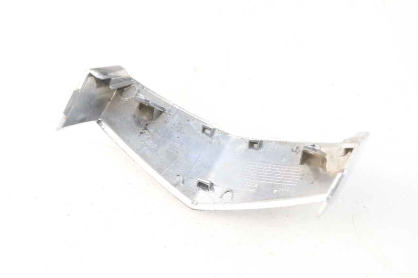 photo de JONCTION CARENAGE AVANT SUP PEUGEOT VIVACITY NEW 4T 50 (2008 - 2017) - Zoom état d’usage