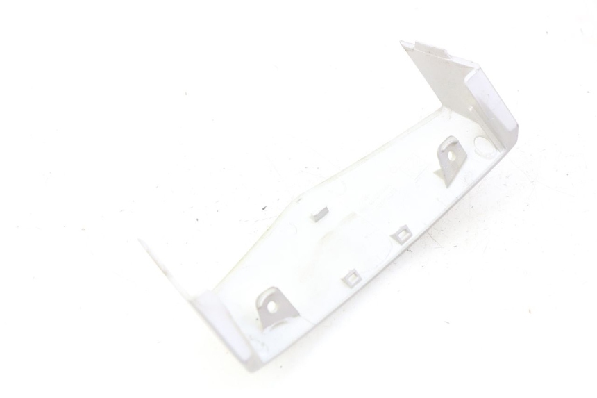 photo de JONCTION CARENAGE AVANT SUP PEUGEOT VIVACITY NEW 4T 50 (2008 - 2017) - Détail de la pièce